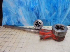Toledo Pipe Threading die , Ratchet Head (2) Dies 1/2&Prime; pipe & 1/8&Prime; bolt
