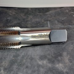 US22 17863 1.5/8-8 H6 6F PLUG TAP