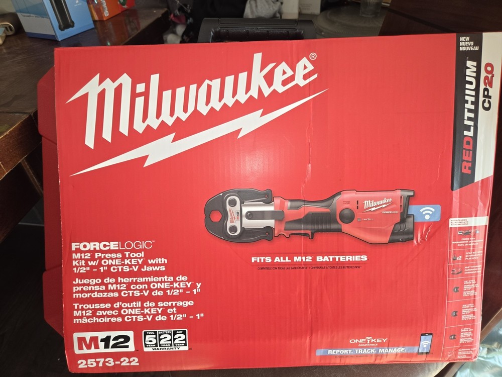 Milwaukee 2473-22 M12 Force Logic 5400 lbs Press Tool Kit, 1/2&Prime; &ndash; 1&Prime; Jaw