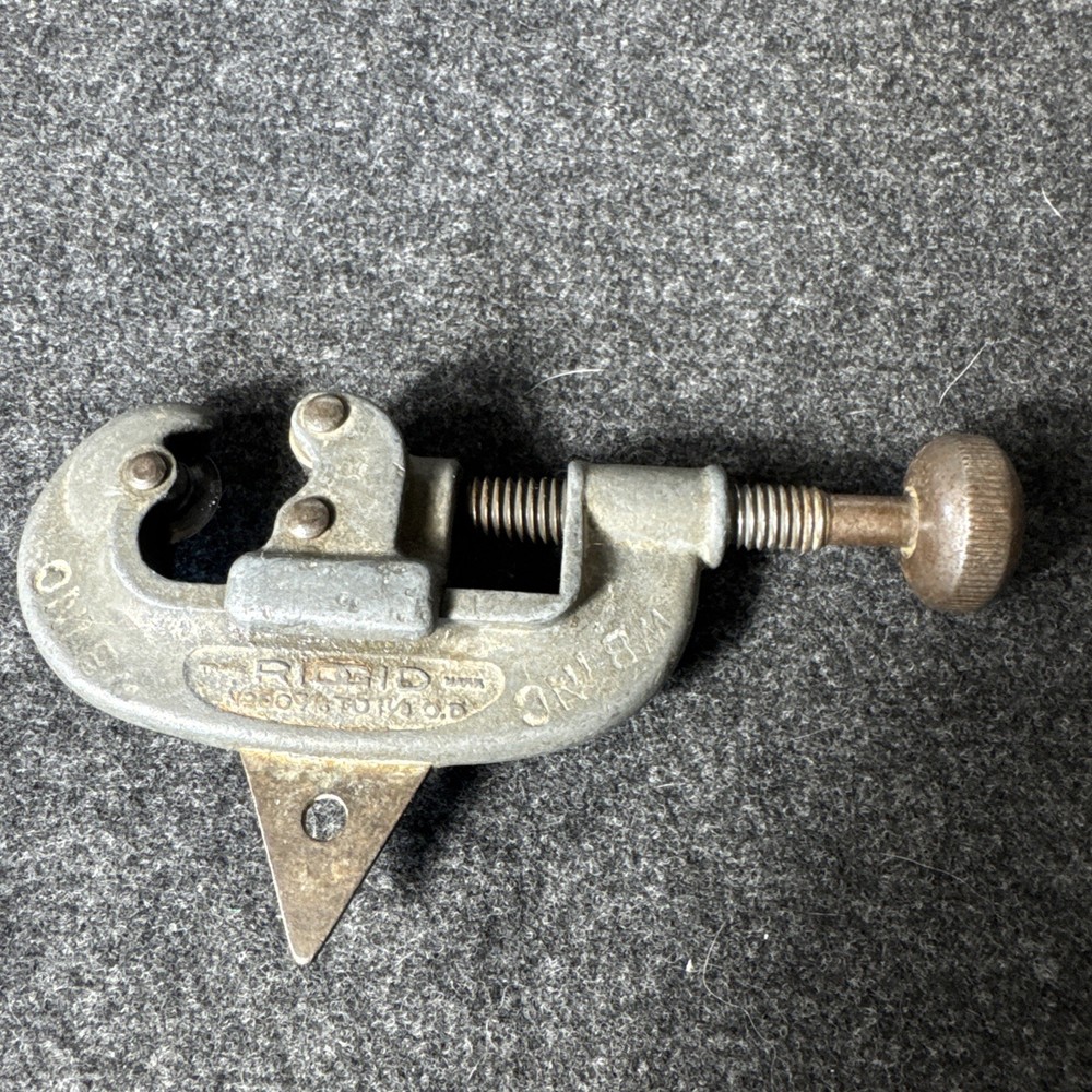 VINTAGE THE RIDGE TOOL CO. RIDGID NO. 00 3/16 TO 1 1/8&Prime; O.D PIPE CUTTER