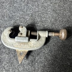 VINTAGE THE RIDGE TOOL CO. RIDGID NO. 00 3/16 TO 1 1/8&Prime; O.D PIPE CUTTER