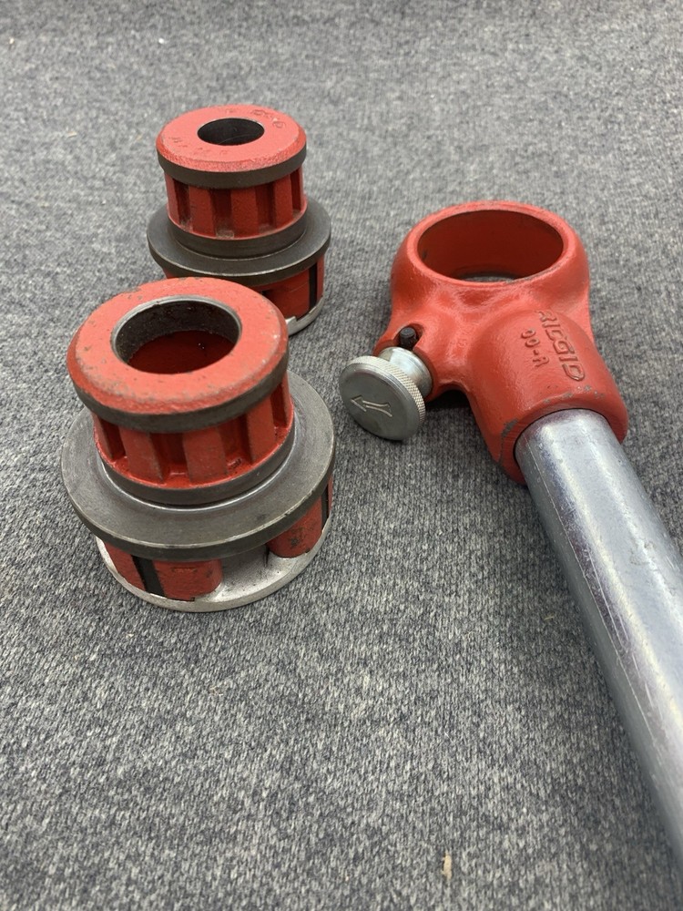 Vintage Rigid pipe threader with 2 dies (1/2 in. & 3/4 In.)