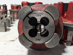 Lot of 42 Ridgid pipe threading tools and heads as pictured: 1/2-20, 9/16-12,+