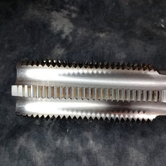 US22 17863 1.5/8-8 H6 6F PLUG TAP