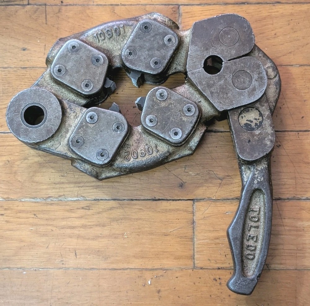 999A Toledo Pipe Threading Die Head Tool No 11307 (1/8- 3/4 & 1/4-1 1/8)