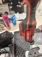 RIDGID Cordless Press Tool Kit with 1/2&Prime; &ndash; 3/4&Prime; ProPress Jaws &ndash; Red (72553)