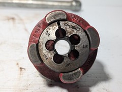 Lot of 42 Ridgid pipe threading tools and heads as pictured: 1/2-20, 9/16-12,+