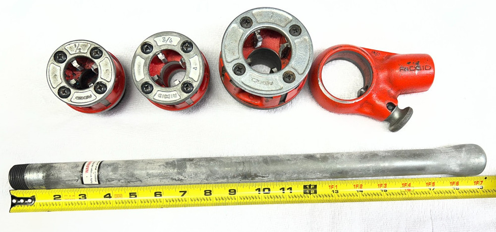 Rigid Ratcheting Pipe Threader 00-R 18&Prime; Handle 3 dies 1/2&Prime; 3/4&Prime; 1&Prime; Used