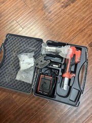 RIDGID Cordless Press Tool Kit with 1/2&Prime; &ndash; 3/4&Prime; ProPress Jaws &ndash; Red (72553)