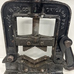 Vintage MARK MFG Co Chicago No. 3 Pipe Vise E458A Bench Mount Fitting Plumbing