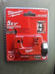 Milwaukee 48-22-4251 1&Prime; Mini Copper Tubing Cutter w/ 1/8&Prime; &ndash; 1-1/8&Prime; Cut Capacity