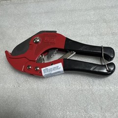 Heavy-Duty Ratcheting PVC Pipe Cutter &ndash; Cuts Up to 1-5/8&Prime; (42mm) Effortlessly