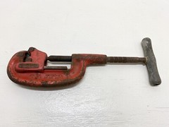 **GENUINE** RIDGID 32820 Heavy Duty Screw Feed Pipe Cutter 1/8in to 2in **USED**