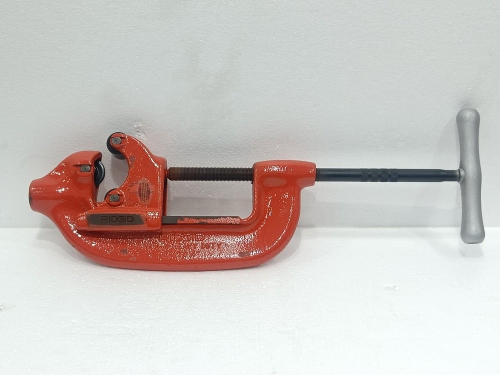 RIDGID 2-A PIPE CUTTER 32840 MANUAL PIPE CUTTING TOOL MADE IN USA HEAVY DUTY