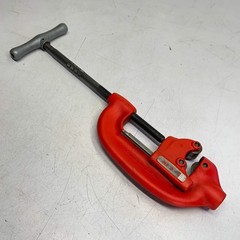 RIDGID Heavy Duty Pipe Cutter Ergonomic Handle Iron Body 1-3&Prime; Red/Silver 32830