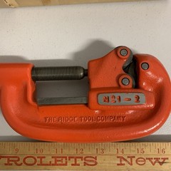 RIDGID No. 1-2 Screw Feed Pipe Cutter 1/8 in to 2 in Capacity