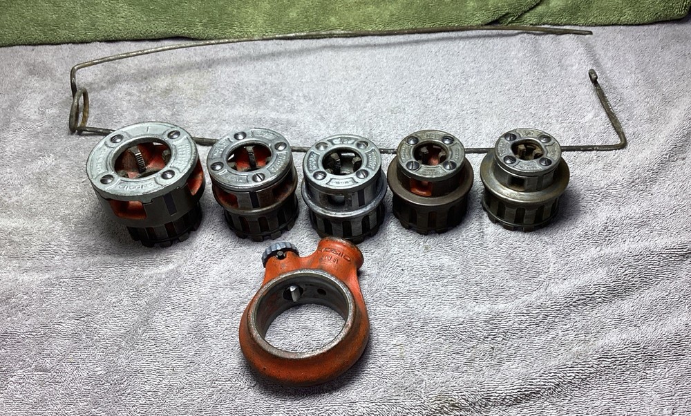 RIDGID 111 R RATCHETING PIPE THREADING HEAD WITH 5 DIES ( 1/4,3/8,1/2,3/4,1&rdquo;)