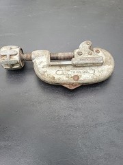RIDGID 32920 Model 15 Screw Feed 3/16&Prime; to 1-1/8&Prime; Tubing and Conduit Cutter