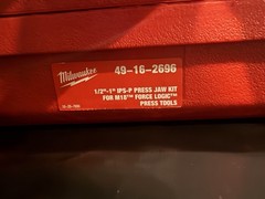 Open Box Milwaukee 49-16-2696 Black Iron Durable Press Jaw 1/2&Prime; &ndash; 1&Prime; Kit *read*