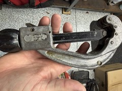 RIDGID 151 Screw Feed Pipe Cutter 1/4 in to 1 5/8 in Capacity