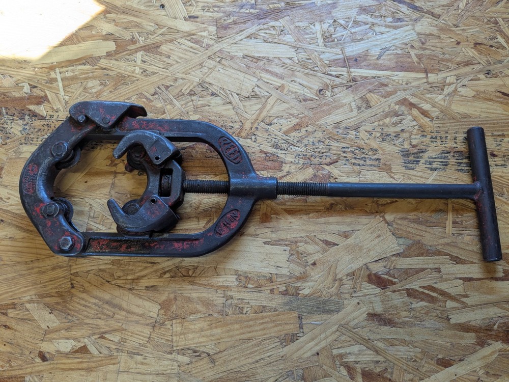 Reed No H 4 2/12&Prime;-4&Prime; Hinged Pipe Cutter Made In USA