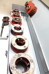 RIDGID 700 Pipe Threader w/ 12-R Die Set & &ldquo;BRAND NEW&rdquo; Metal Case (100% TESTED)