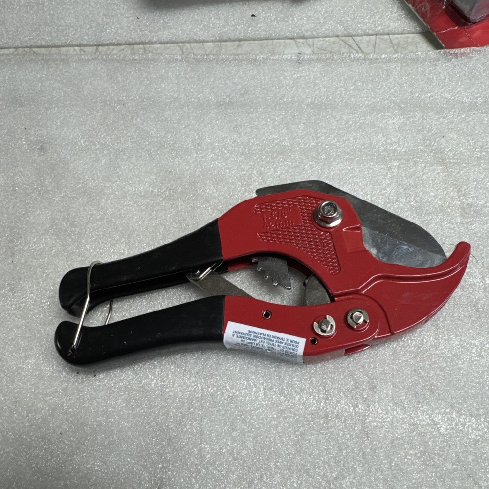Heavy-Duty Ratcheting PVC Pipe Cutter &ndash; Cuts Up to 1-5/8&Prime; (42mm) Effortlessly