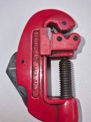 Trucraft Pipe Cutter 3-30mm Adjustable Tube Cutting Tool Red