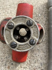 Ridgid No. 30-A 3-Way Pipe Threader 3/8&Prime; x 1/2&Prime; x 3/4&Prime; Craftsman pipe vise clamp