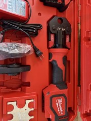 Milwaukee 2674-20 M18 Short Throw Press Tool With 3 Clamps & Batteries W/Case