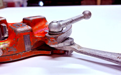 Ridgid 811A Universal Quick-Opening Die Head, 1/8th-2&Prime; Pipe, 1/4-2&Prime; Bolt