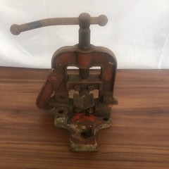 Vintage Ridgid Pipe Vise B-Y-2-1/2 Pipe Vise / Clamp