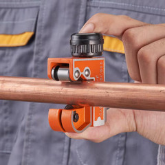 Minimum Pipe O. D Size 0.125 In. to 1.125 In. O. D. Size Tubing Cutter, 1-1/8 In