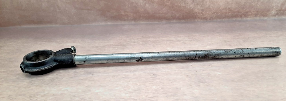 Vintage NYE Triad No 60 Ratchet Pipe Threader Handle P740 22&Prime; Drop Head Holder