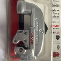 Ridgid 3/16&Prime; to 1-1/8&Prime; Pipe Capacity Screw Feed Tubing Cutter Cuts Copper Etc