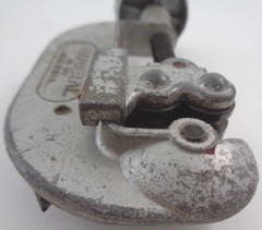 General Tools USA No 120 pipe cutter: dial turns easily