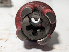 Lot of 42 Ridgid pipe threading tools and heads as pictured: 1/2-20, 9/16-12,+