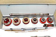 RIDGID 700 Pipe Threader w/ 12-R Die Set & &ldquo;BRAND NEW&rdquo; Metal Case (100% TESTED)