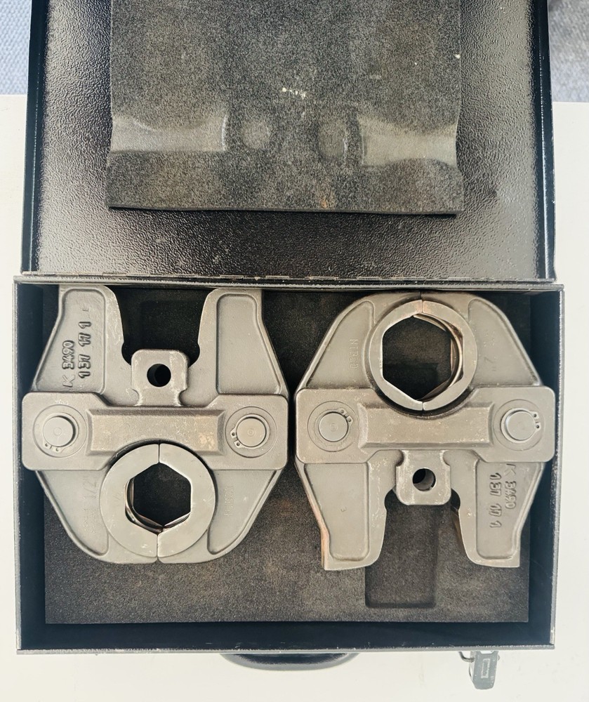 Nibco PC-17S 1-1/2&rdquo; & 2&rdquo; CTS Standard Press Jaw Set With Metal Case