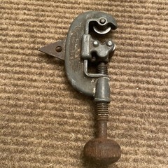 ridge tool co vintage pipe cutter no 00 1/8- 1&rdquo;