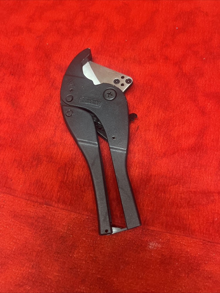 PITTSBURGH FINGER RELEASE RATCHETING PVC PICPE CUTTER 1&Prime; &ndash; 5/8&Prime; (a10)