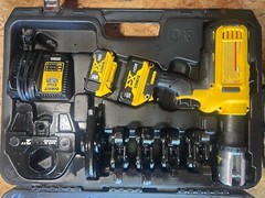 DEWALT DCE200M2K 20V Copper Pipe Crimping Tool/2x 5.0 BATT/PLEASE VIEW PICTURES