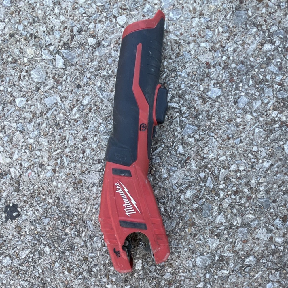 Milwaukee m12&mdash;2471-20 Pipe Cutter Professional Cutting Tool