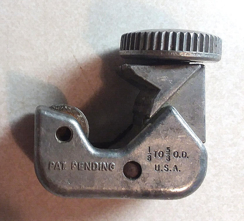 VINTAGE CHICAGO TOOL MFG MODEL 3722 MINI TUBE CUTTER 1/8&Prime;-5/8&Prime; USA