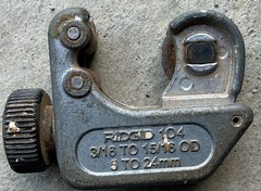 RIDGID 32985 Model 104 Close Quarters Tubing Cutter 3/16&Prime; to 15/16&Prime;,