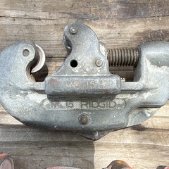 RIDGID 104 Screw Feed Pipe Cutter, 3/16 in to 15/16 in Pipe Size Range