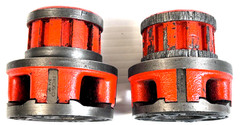 RIDGID 00-R Ratcheting Pipe Threader Tool w/ 3/4 & 1/2 Die Heads