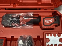 Milwaukee M18 18V Cordless Short Throw Press Tool Kit PEX Crimp Jaws 2674-22C