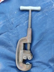 RIDGID No.2A/202 HEAVY DUTY PIPE CUTTER 1/8&rdquo;-2&rdquo; PIPE CAPACITY RIDGE TOOL CO.