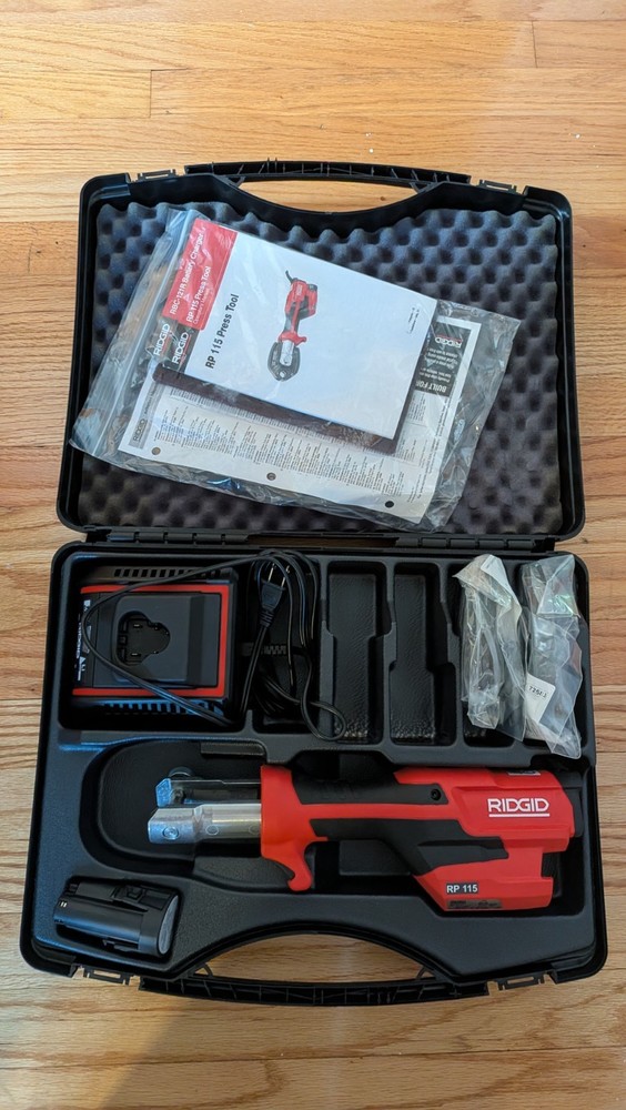 RIDGID RP 115 Mini Press Tool Kit &ndash; 12V Battery 1/2 & 3/4 Jaws